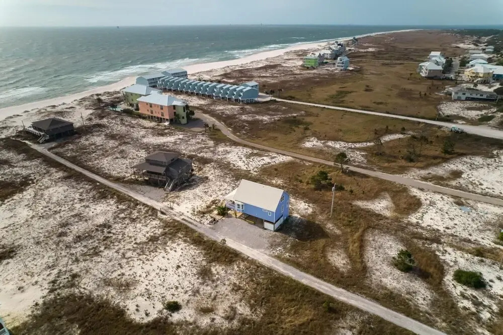 Spacious Family-Friendly House Near the Beach