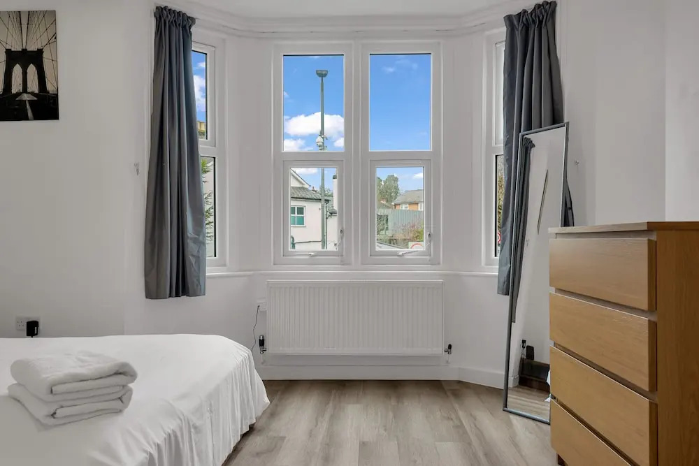 Charming 2-bed Apartment in South West London