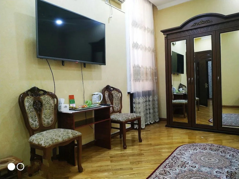 Happy House Hotel