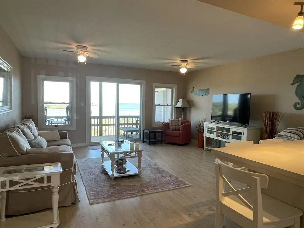 Sw 3 Finns Up 1 Bedroom Condo by RedAwning