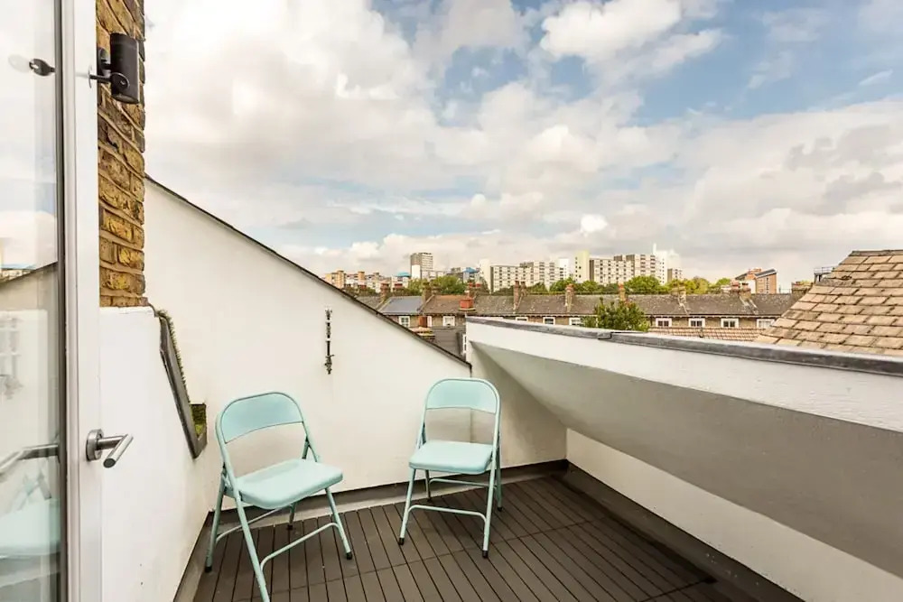 Bright and Spacious Penthouse With Terrace