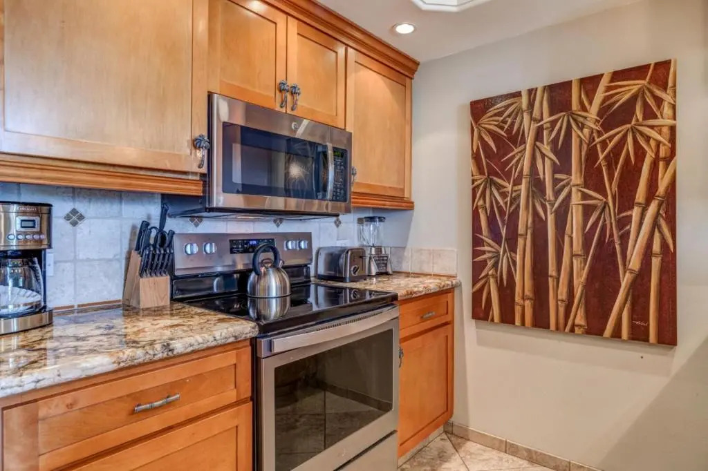 K B M Resorts: Lahaina Shores Lsh-117, Spectacular Ocean Front Resort Ground Level Unit at the Historic Lahaina Shores, Includes Rental Car!