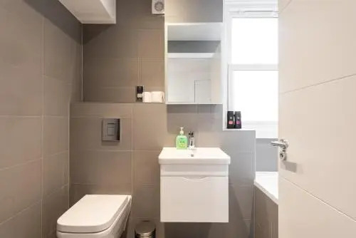 Parkside London Apartment (SS3)