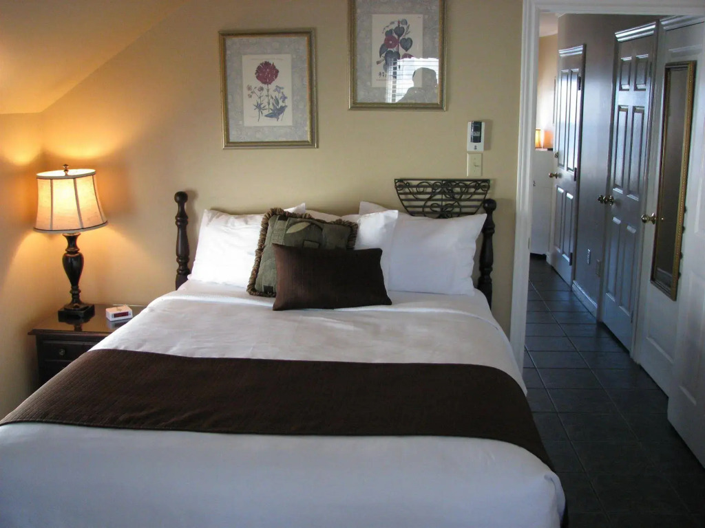 Dockside Suites