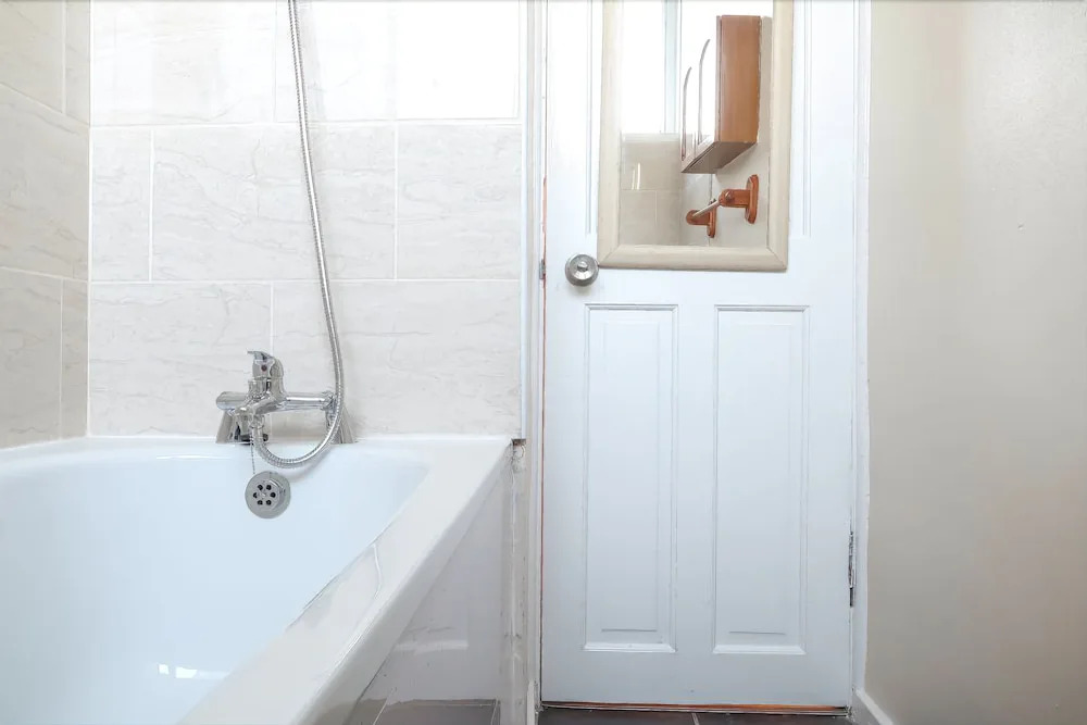 Old Church Road - Deluxe Guest Room
