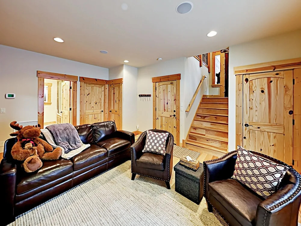 West Shore Retreat - 3 Br Home