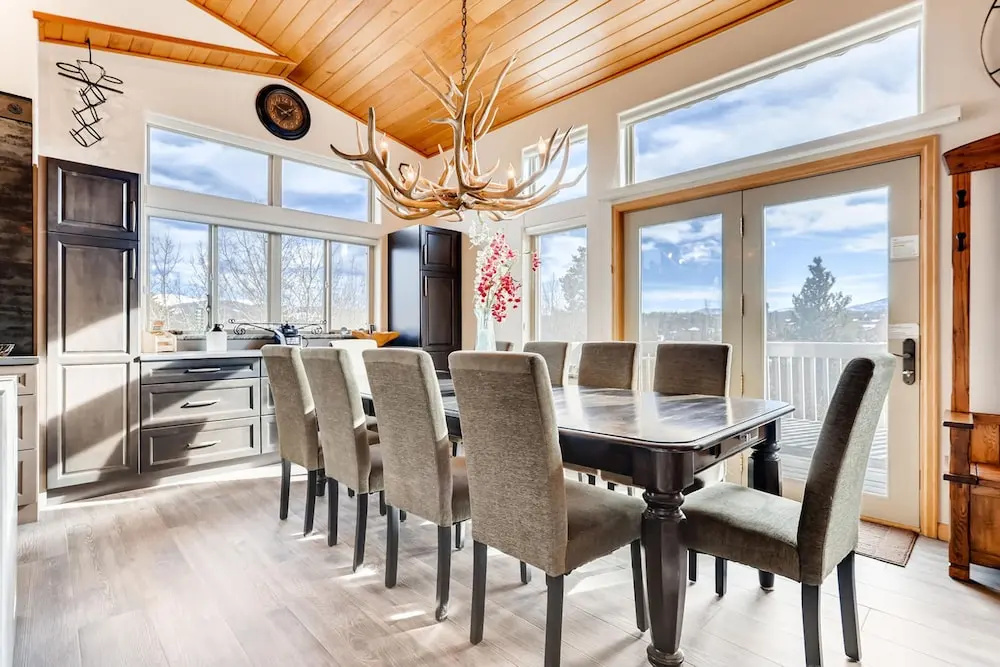 122 Kings Court by Book by Owner