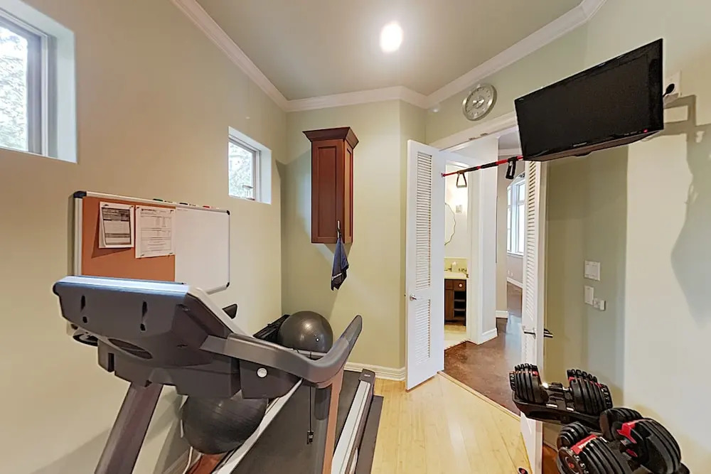 West Lake Wonder W/ Private Pool & Outdoor Kitchen 6 Bedroom Home