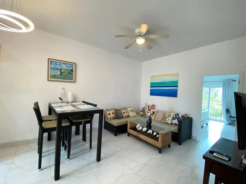 Lovely 2-bedroom Apartment in Venetian Road