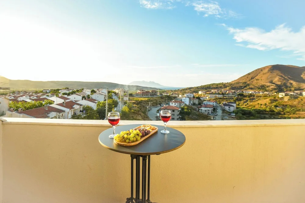 Porta Trakis HOTEL