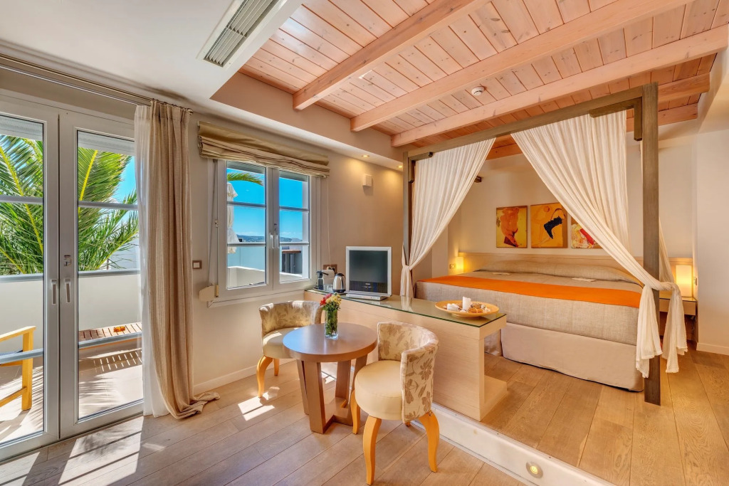 Nissaki Beach Hotel