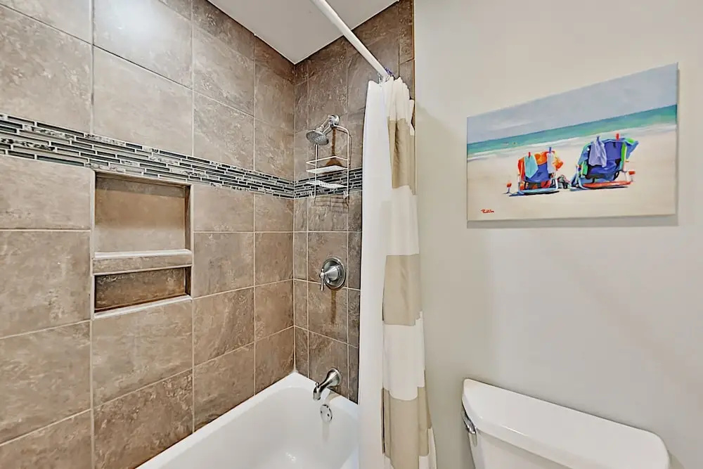 570queen 2 Bedroom Condo