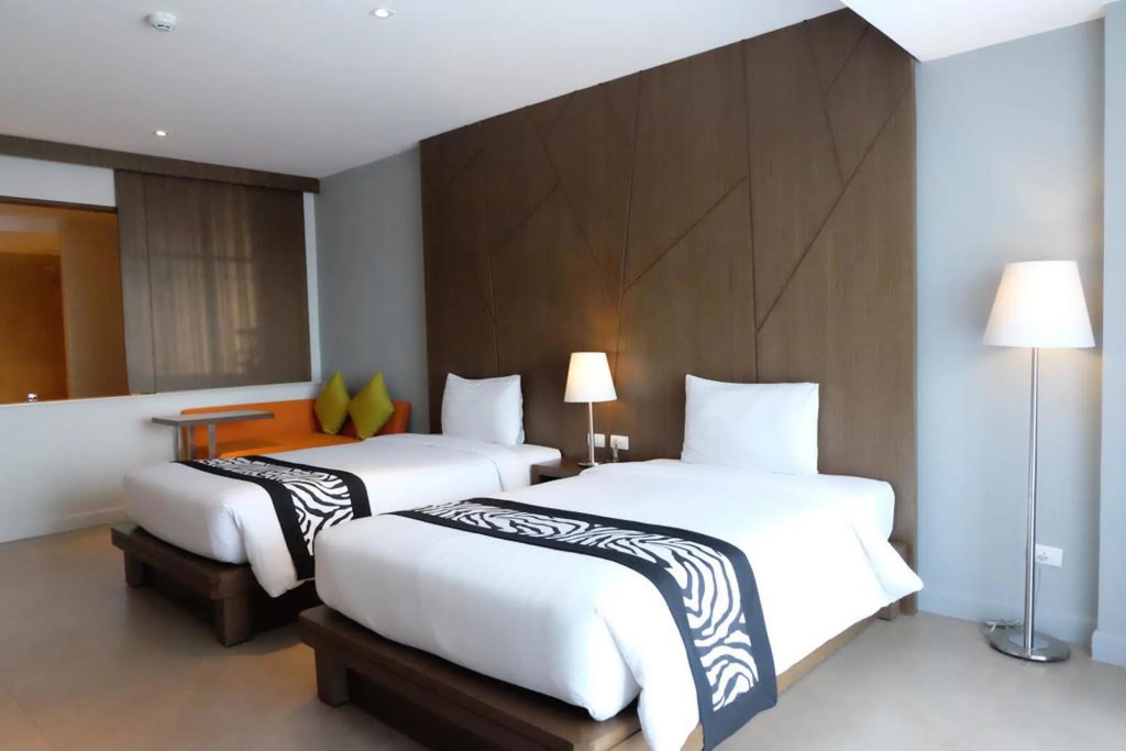 Season Five Hotel