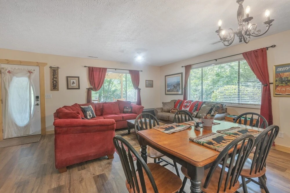 Thirsty Bear Den - Relaxing Pet Friendly Cabin In Gatlinburg 3 Bedroom Home by Redawning