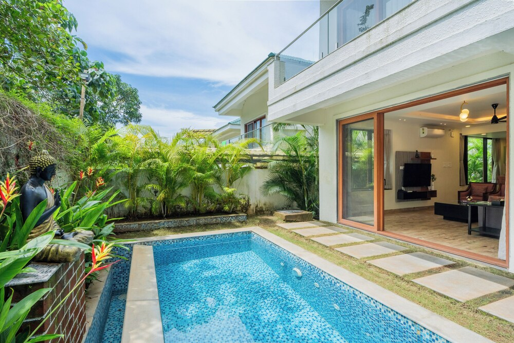 ELIVAAS 3 BHK Pvt Pool & Bar - Villa Valerie