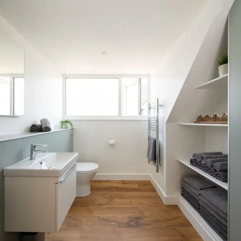3BR Stylish Home Sea View Walk to East Wittering