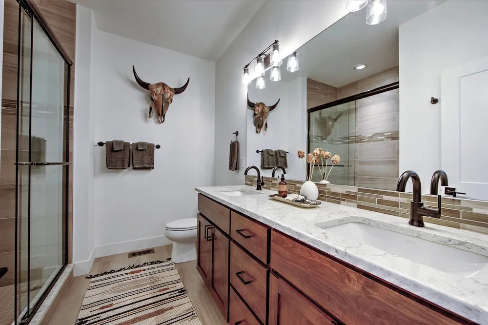 Luxury WP Mtn Cabin, Free Shuttle, Views & Garage