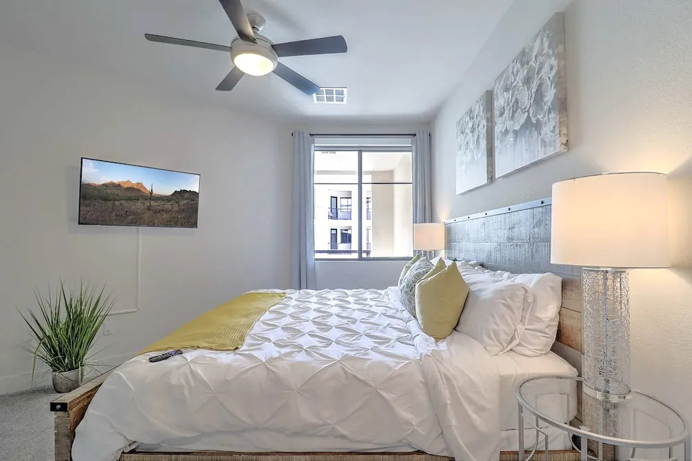 King Beds-Walk Score 81 & Parking 3047