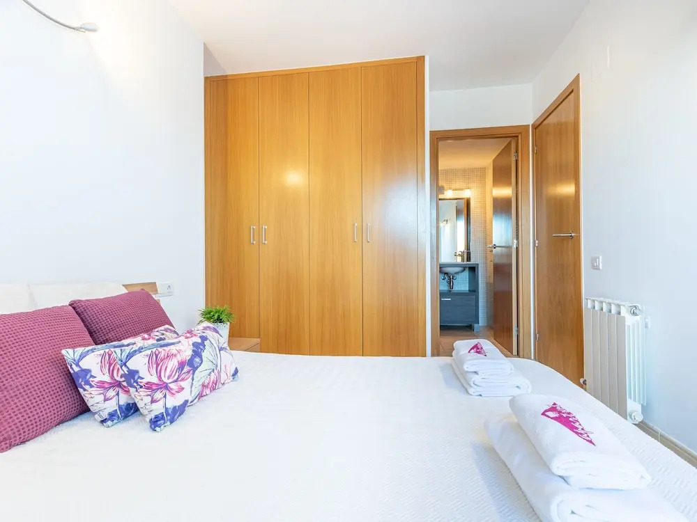 Apartment With 3 Bedrooms, sea Views and Pool