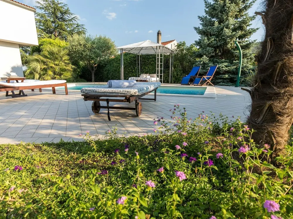 Amazing 2 Villa Property, Fenced Garden With 2 Private Pools