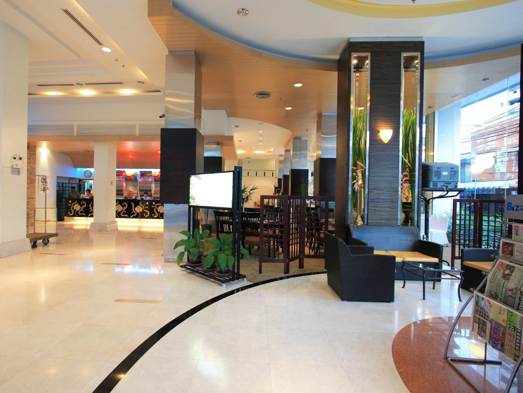 Golden Crown Grand Hotel