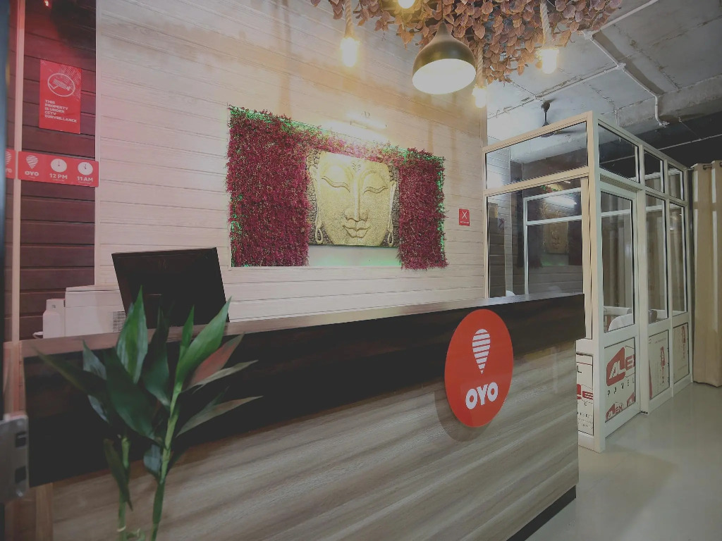 OYO 13368 Hotel Gold Star