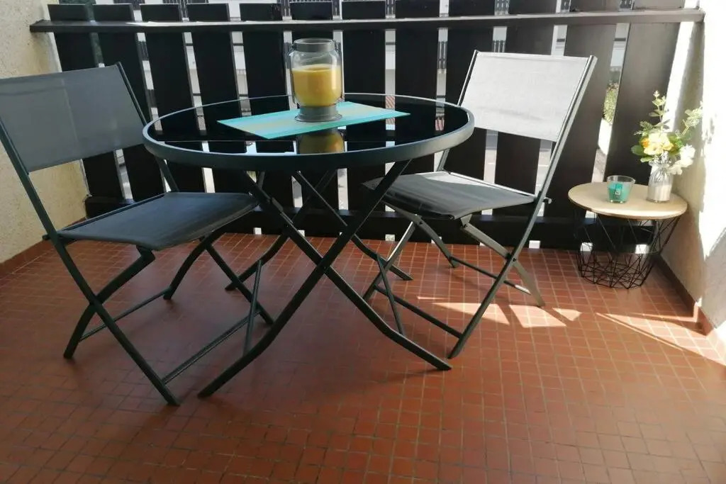 agréable studio avec terrasse à150m de la plage