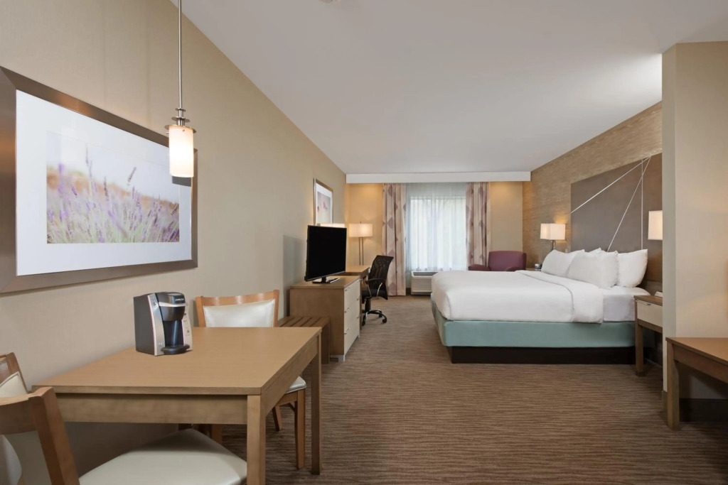 Holiday Inn Express & Suites New Cumberland by IHG
