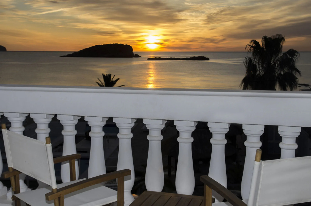 Outsite Ibiza - Work, Connect, Explore