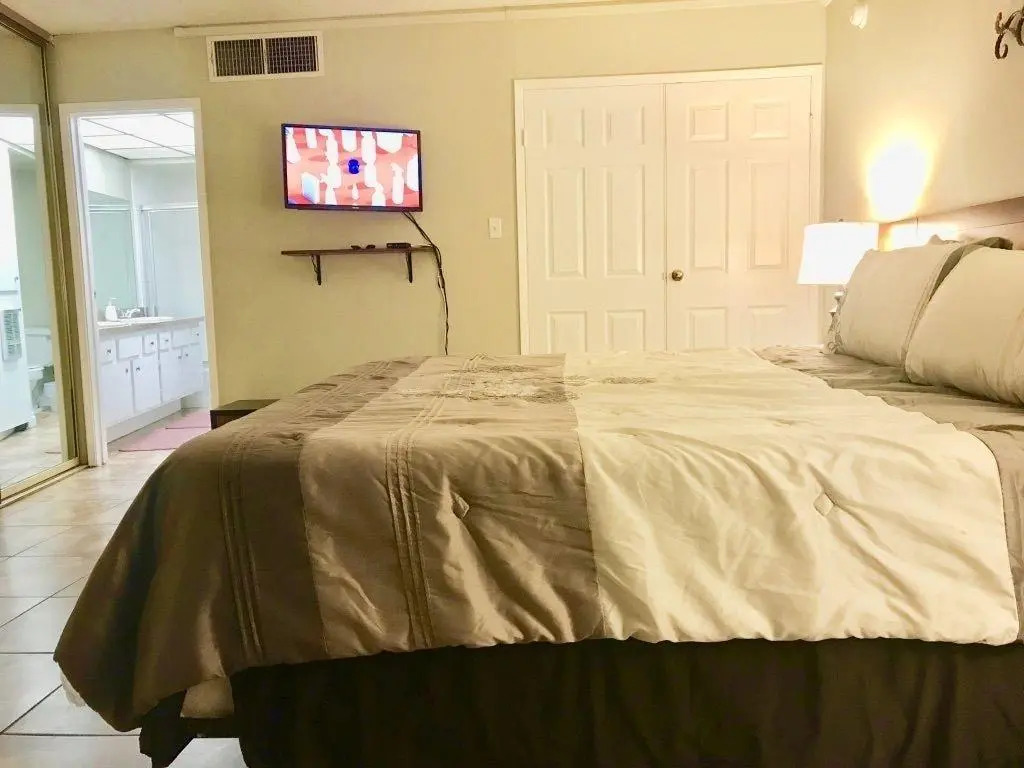 888 Convention Center 1 Bedroom Condos