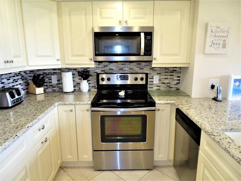 Gulf And Bay Club- B301 Updated End Unit! 2 Bedroom Condo