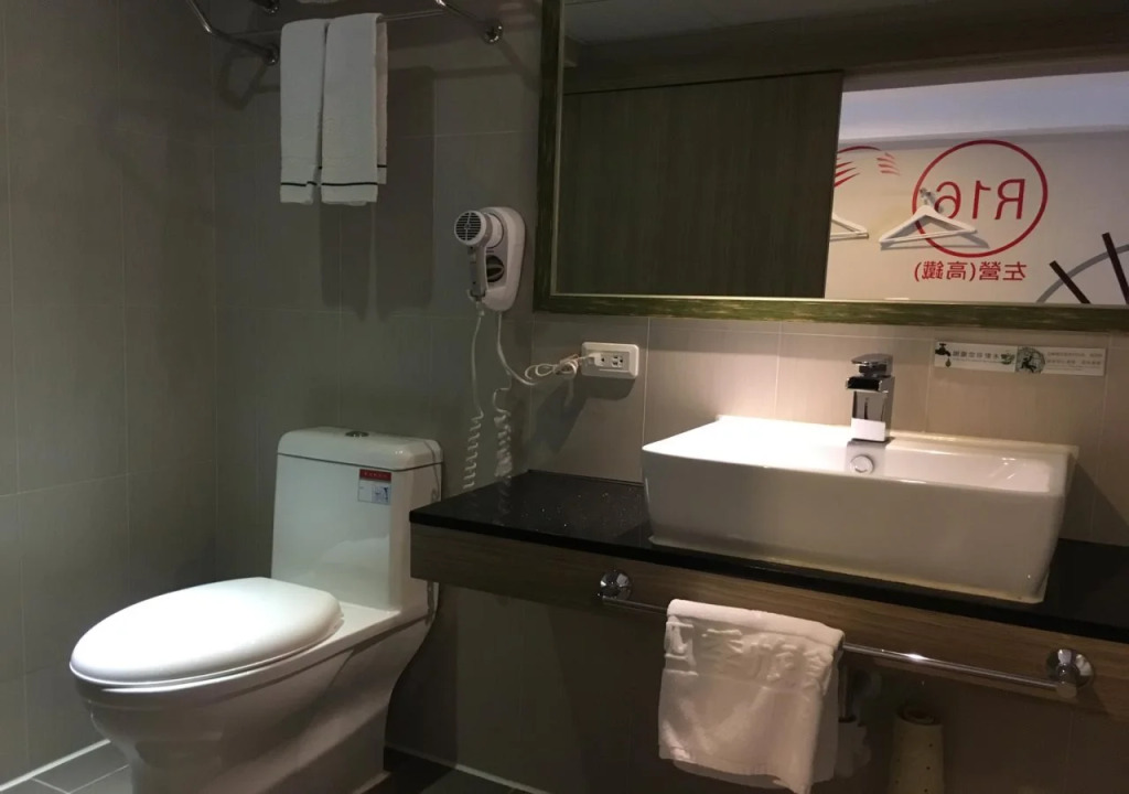 R8 Eco Hotel
