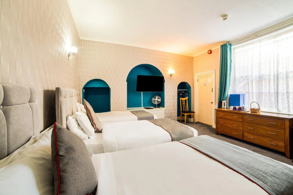 Diamonds Inn