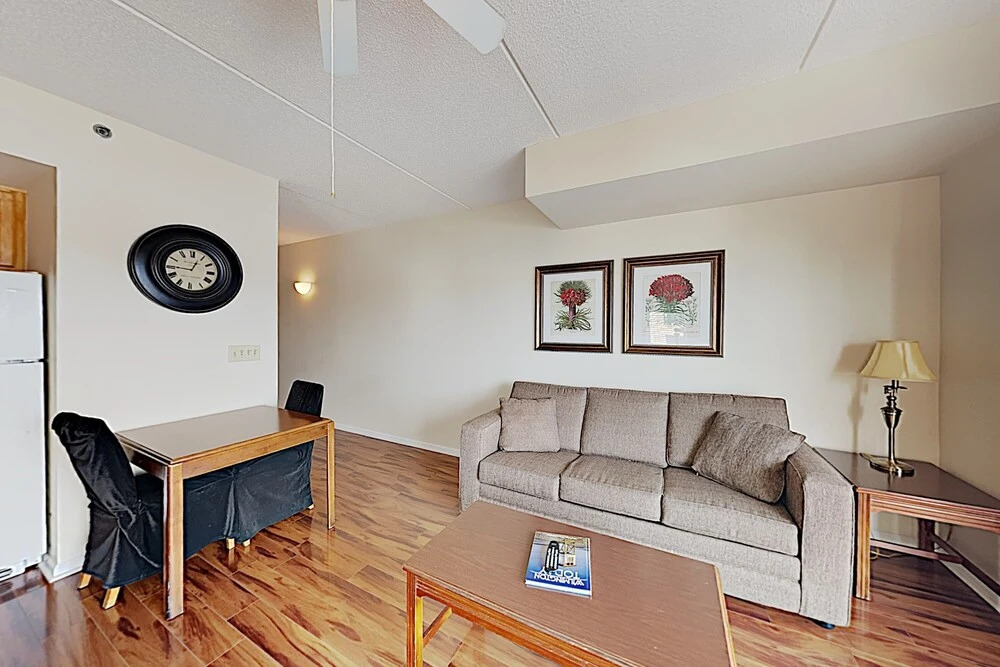 New Listing! Walkable Historic District 1 Bedroom Condo
