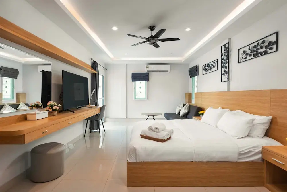 Luxury Pool Villa 6BR