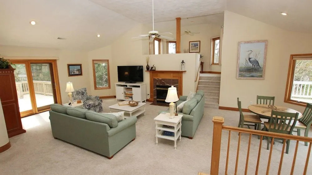 Footprints by the Sound - 5 Br Home