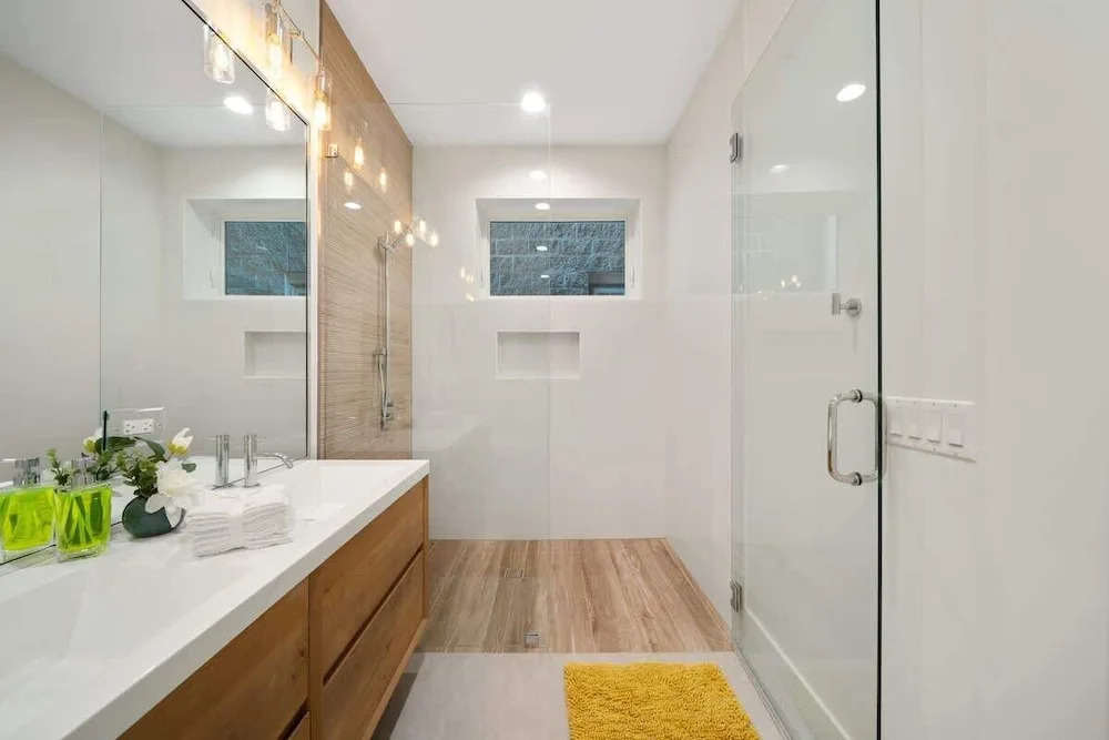 New Two Bed Condo by United Center With Balcony