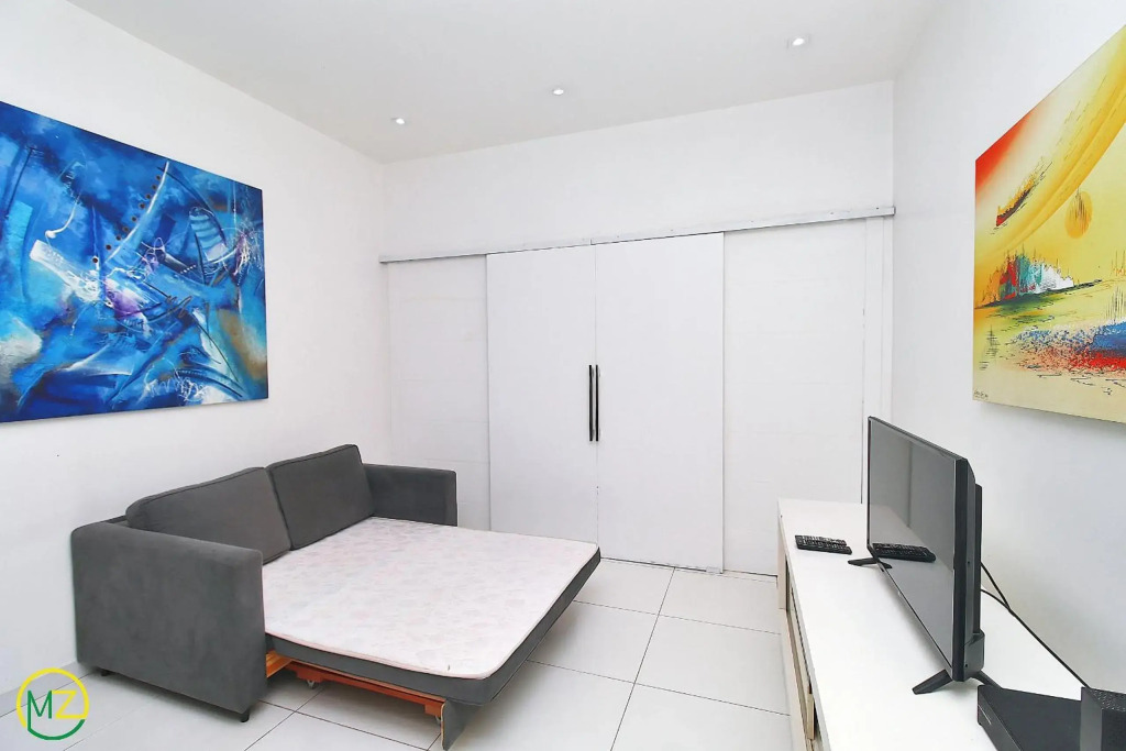 Studio moderno com vista lateral para o mar na quadra da praia em Copacabana!