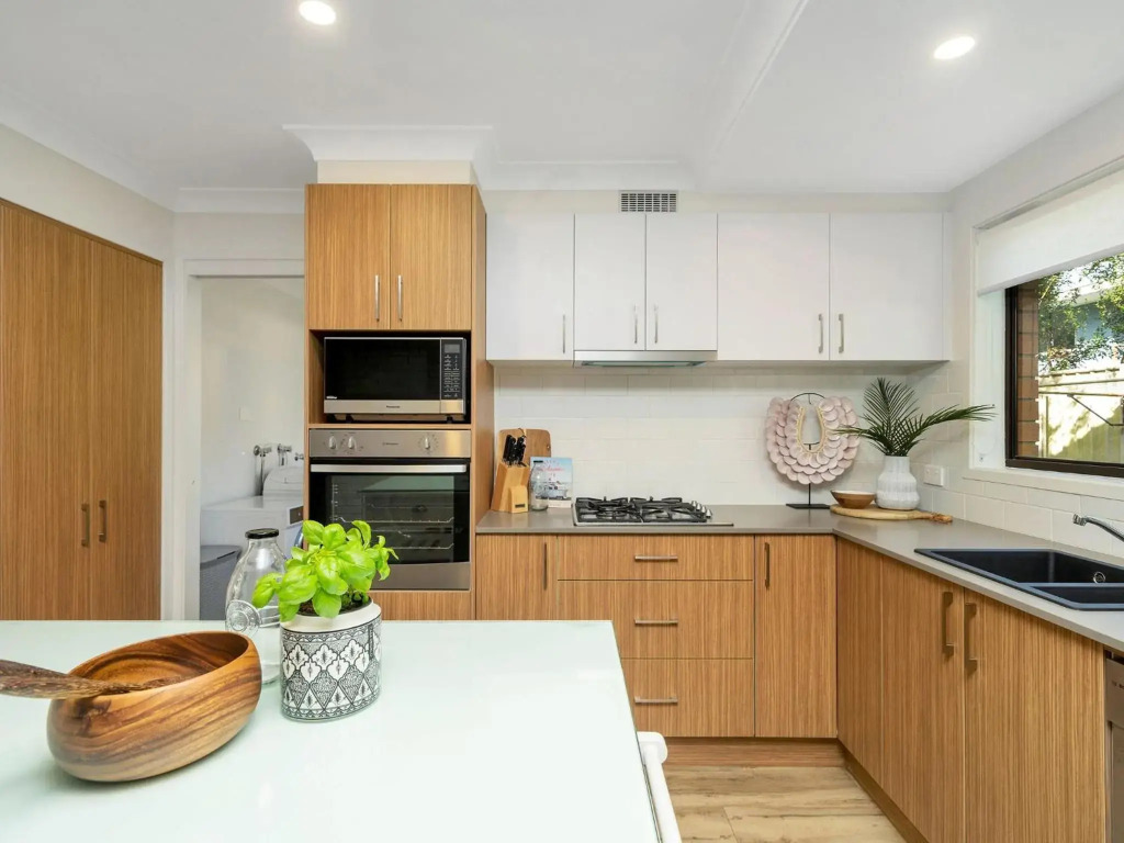 Catch of The Bay Coastal Elegance 150m from Orion Beach