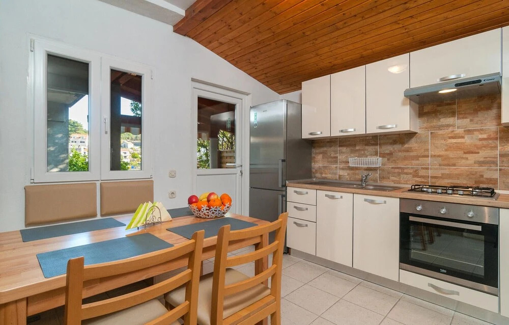 Awesome Apartment in Splitska With 2 Bedrooms and Wifi