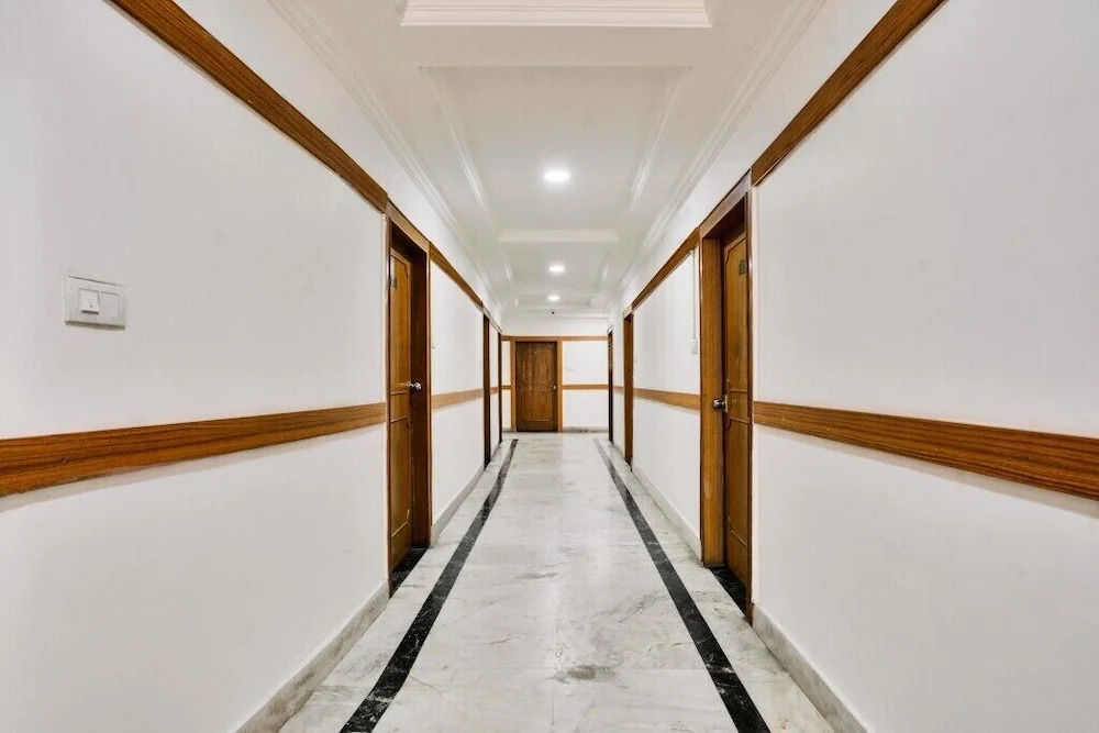 iROOMZ Hotel Hyderabad Towers