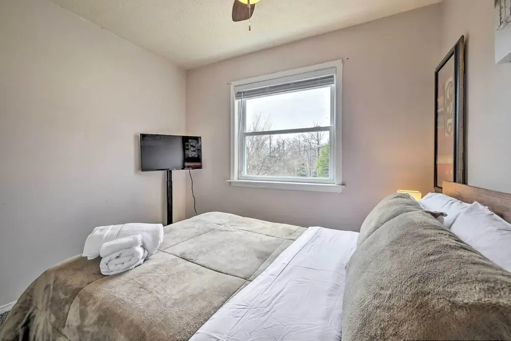 < 2 Mi to Dresser Lake: Home w/ Pool Access!