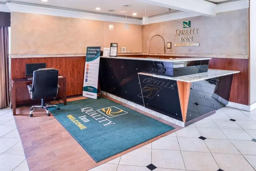 Days Inn Kent - Meeker St.