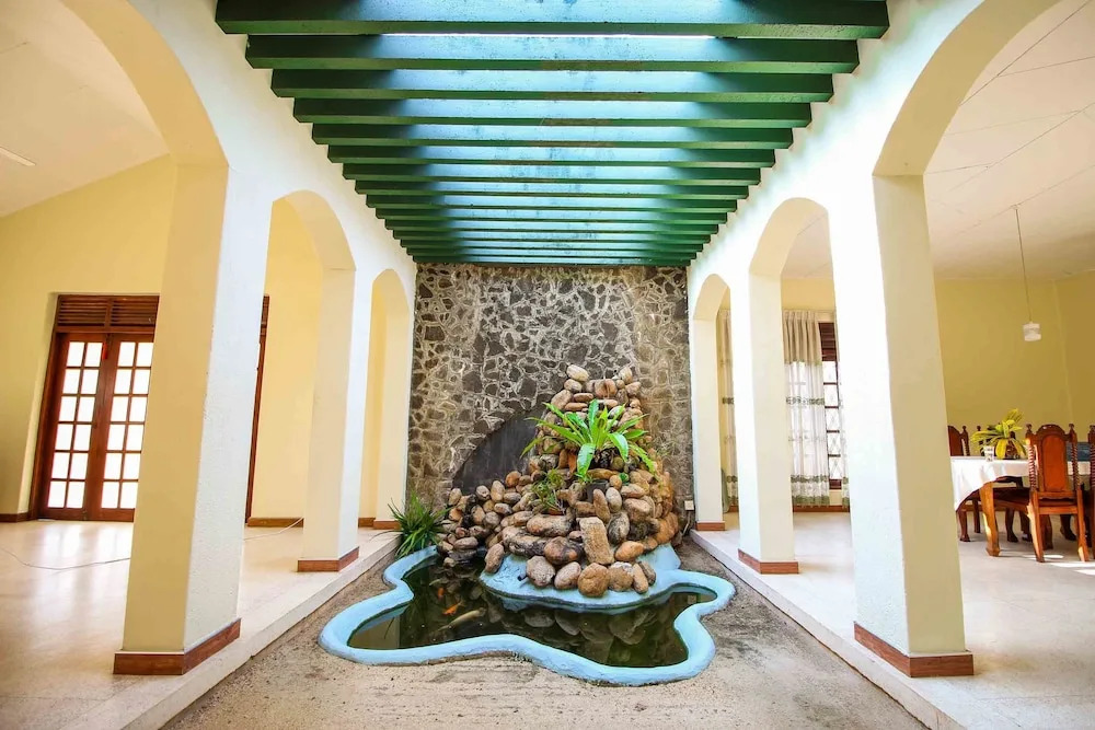 Yoho Airport Way Bungalow