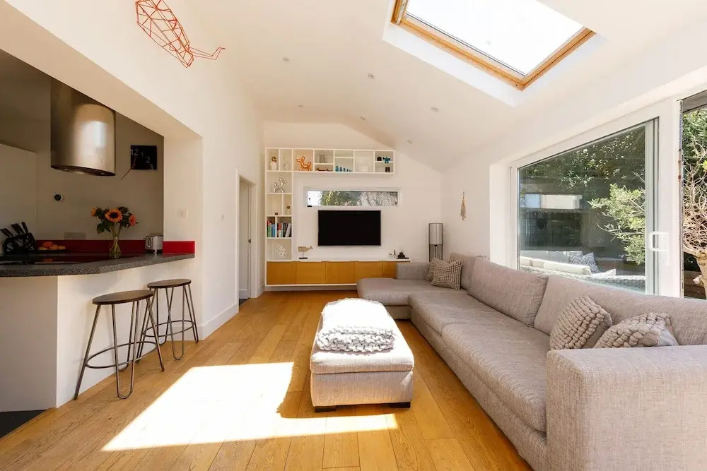 Gorgeous home for 12 - Walk to Beach - Sea View