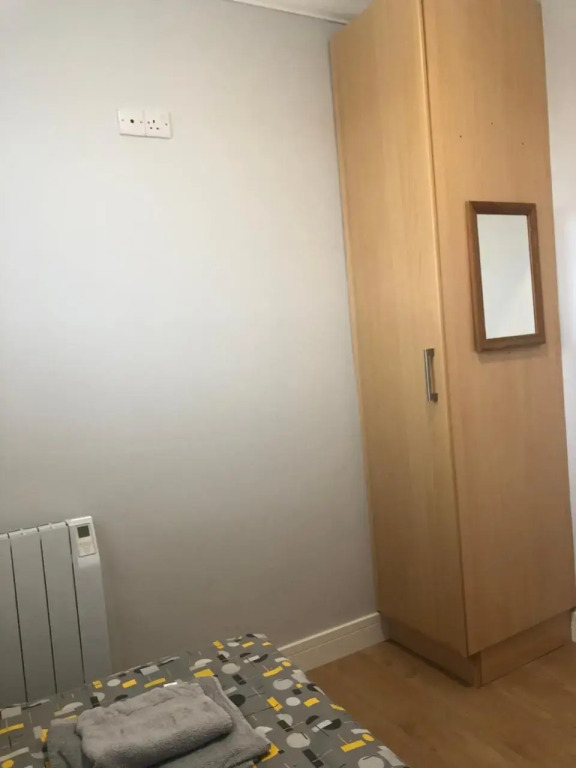 Cheerful 4 bedroom town house with bbq,