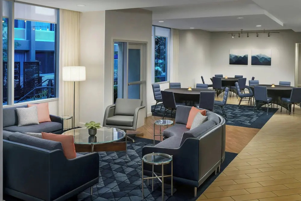 Holiday Inn Hotel Woodland Hills (Warner Ctr)