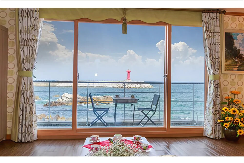 Yangyang Seaglow Rainbow Pension