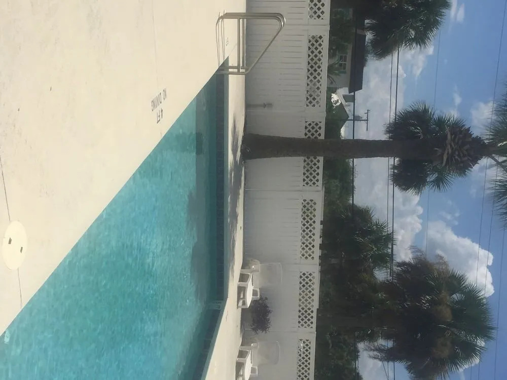Famous Shores Motel