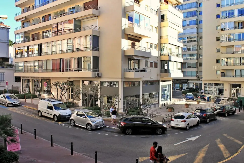 Viva Riviera Cannes City Centre Victor Cousin